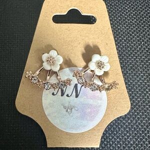 White Flower Earrings. Video L👀K!